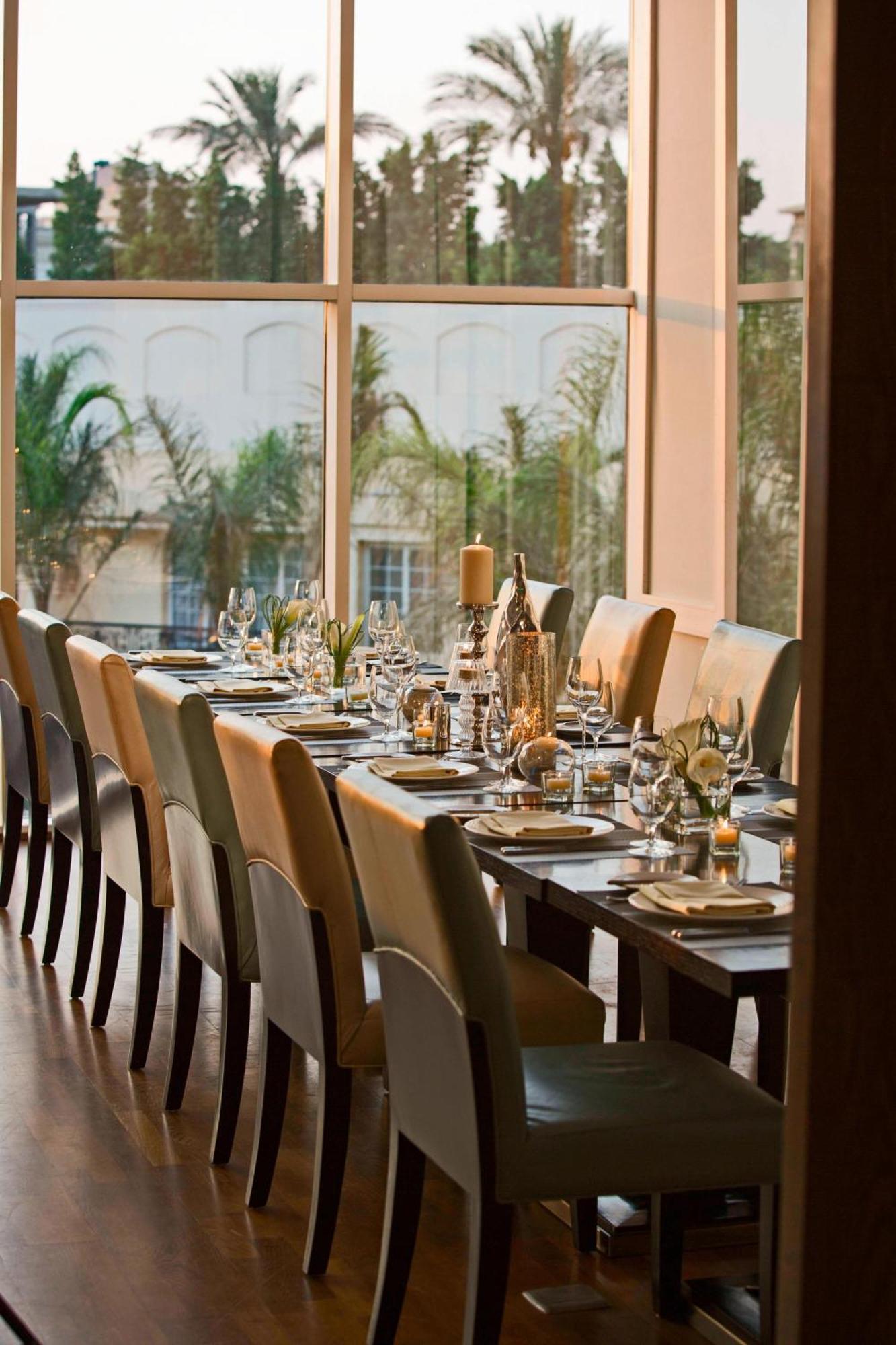 Renaissance Cairo Mirage City Hotel Exteriör bild The private dining room at the restaurant