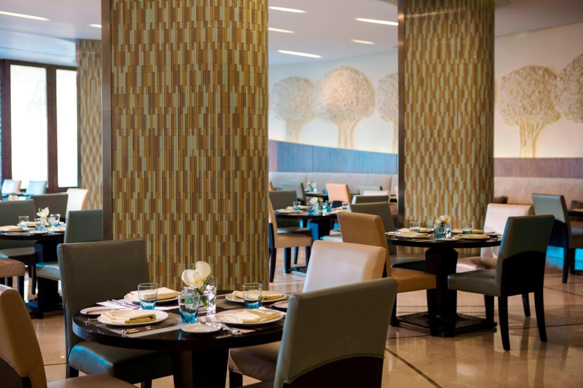 Renaissance Cairo Mirage City Hotel Exteriör bild The restaurant