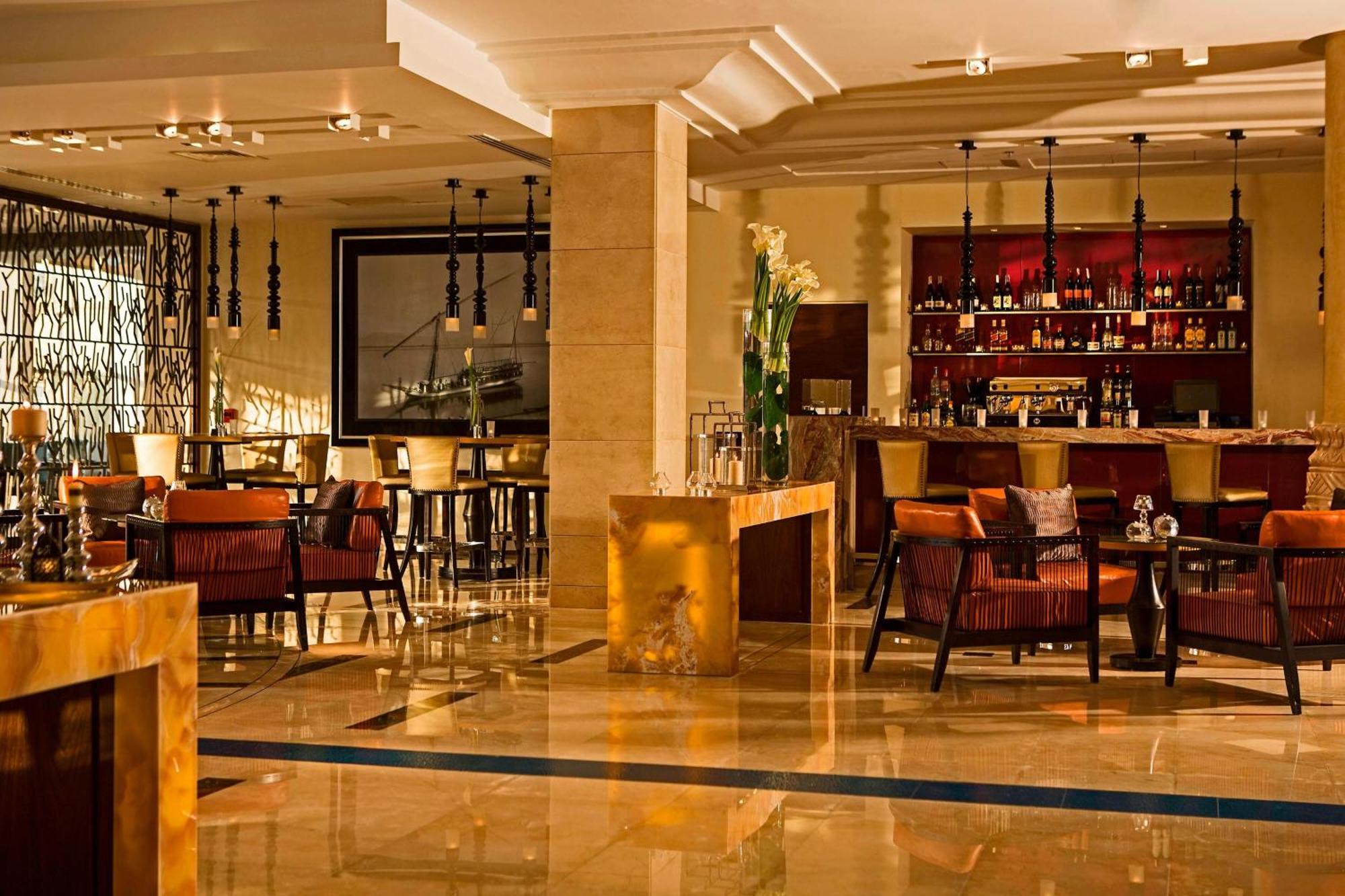 Renaissance Cairo Mirage City Hotel Exteriör bild The bar at the Four Seasons Hotel, Istanbul
