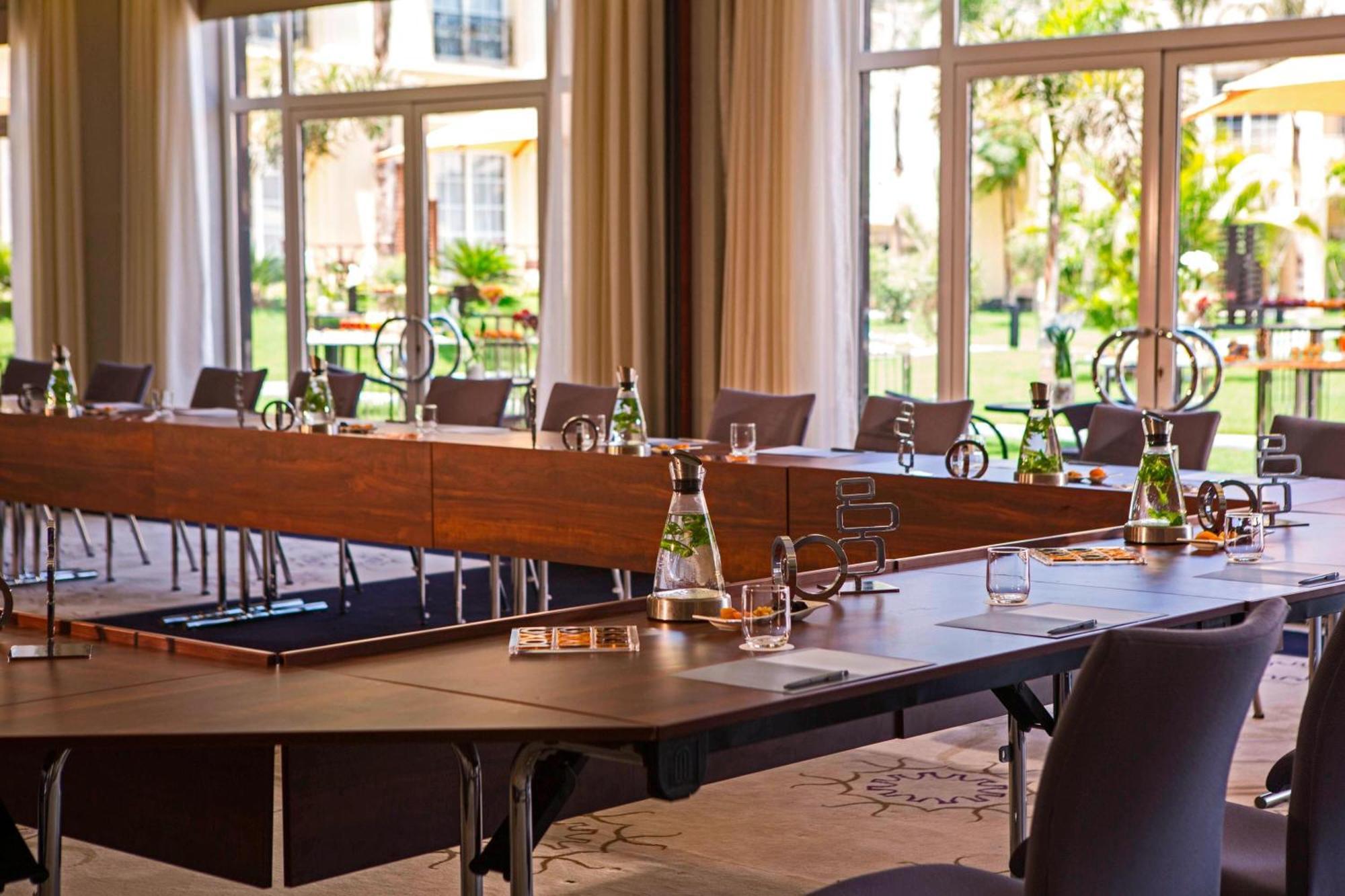 Renaissance Cairo Mirage City Hotel Exteriör bild Meeting room