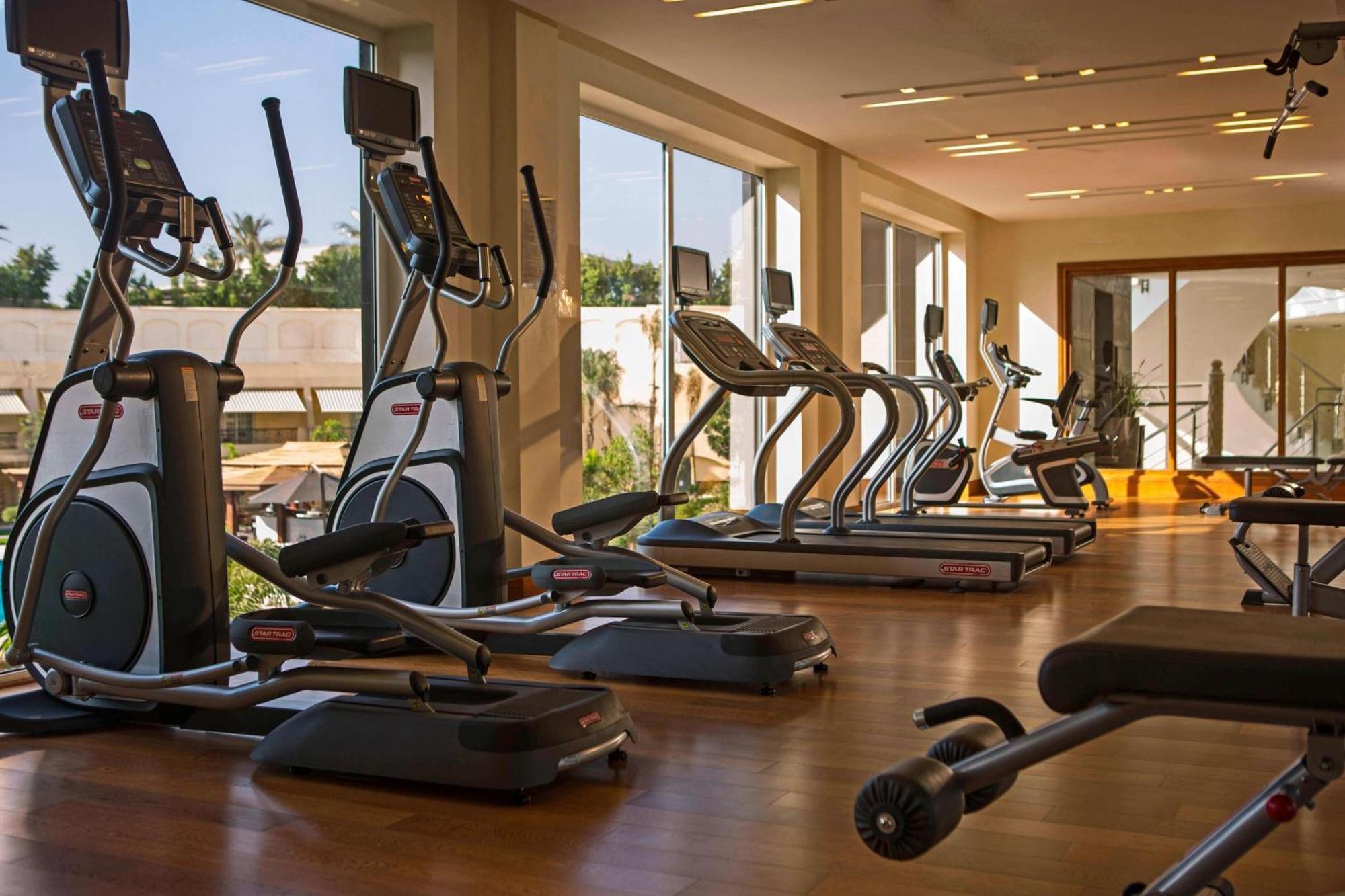 Renaissance Cairo Mirage City Hotel Exteriör bild A gym at a hotel
