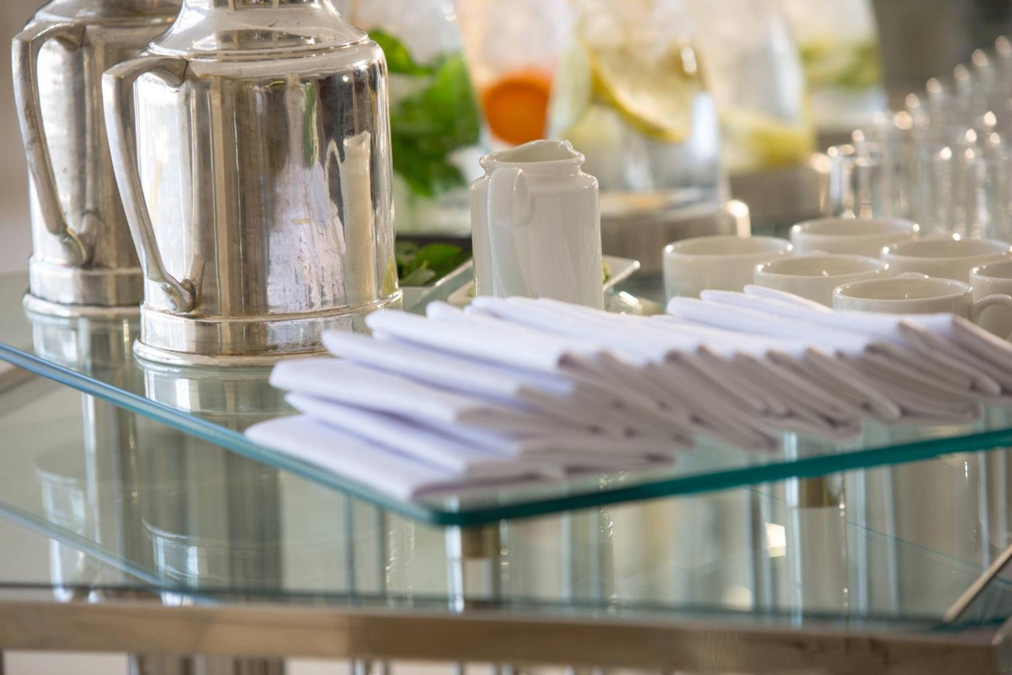 Renaissance Cairo Mirage City Hotel Exteriör bild Napkins at a buffet