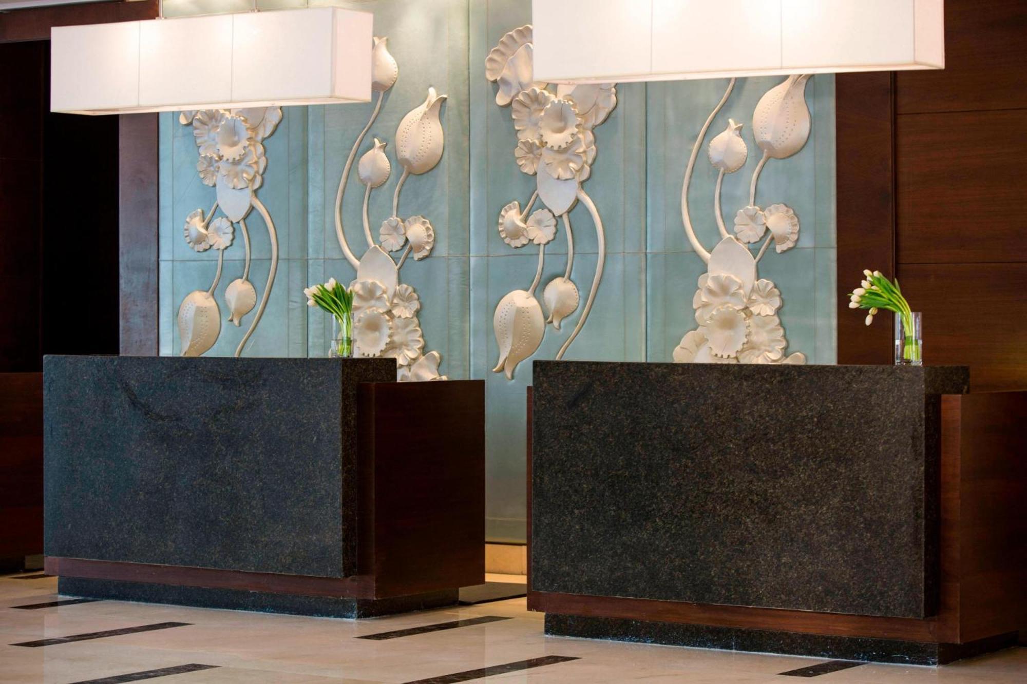 Renaissance Cairo Mirage City Hotel Exteriör bild The lobby of the Ritz-Carlton, Dubai